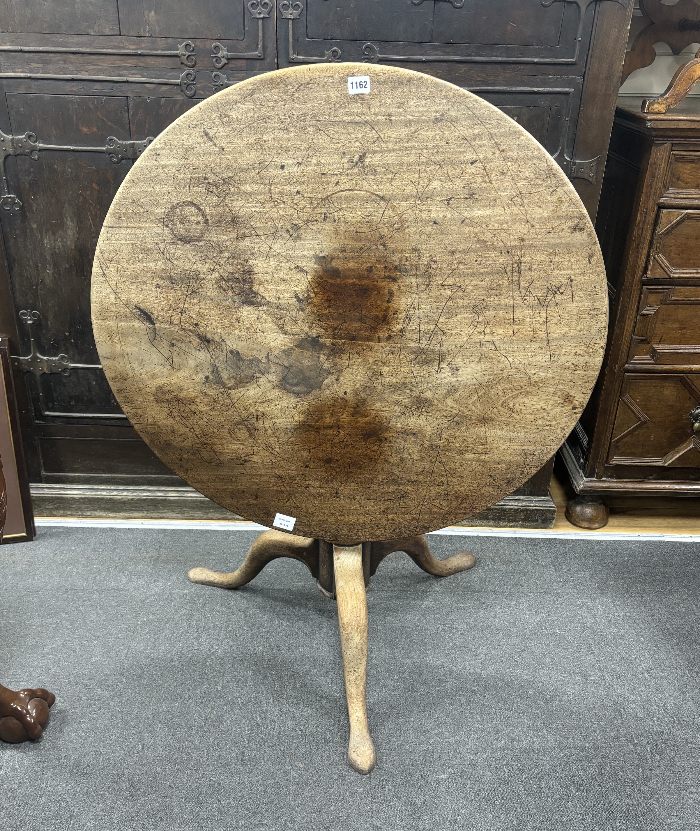 A George III circular faded mahogany tilt top tripod tea table, diameter 89cm, height 68cm